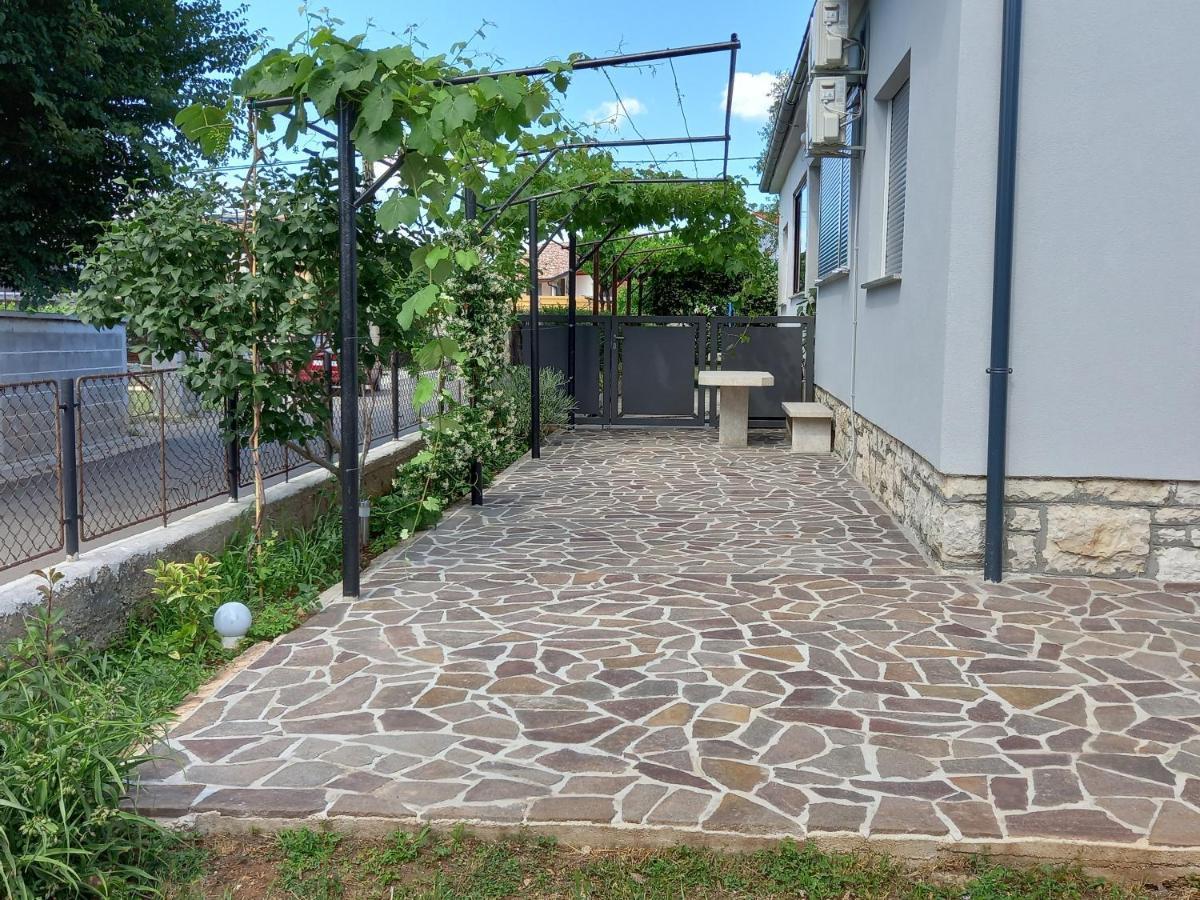 Holiday House Chill Out Loborika Marcana Exterior photo